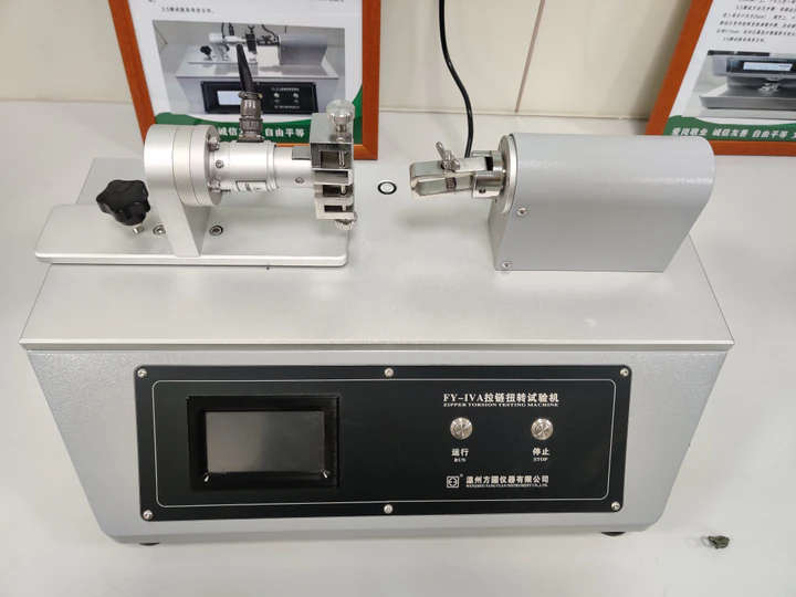 Zipper torsion equipment in the YALIDA laboratory